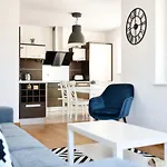 Apartament Navigator-portowa 28 *